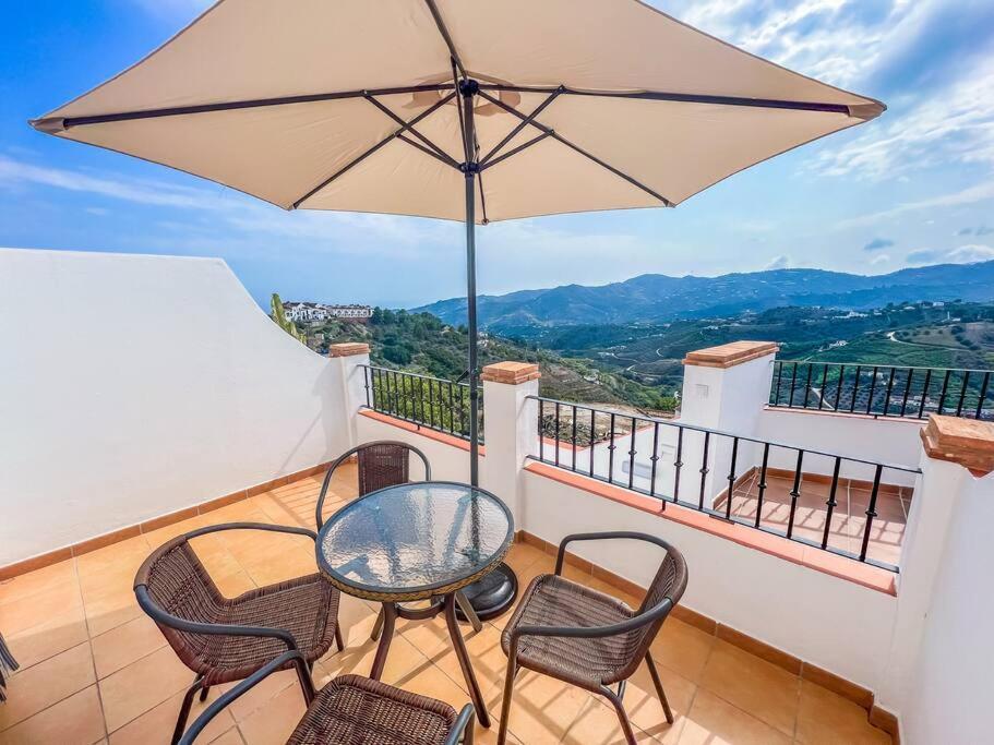 Modern 2 Bed Apartment With Pool In Frigiliana Buitenkant foto