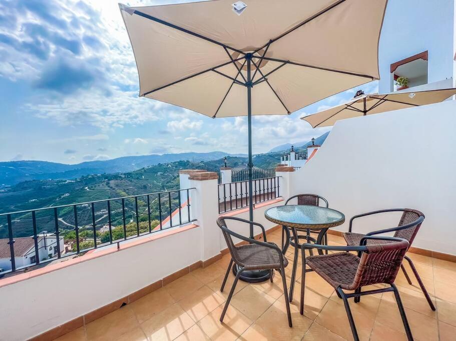 Modern 2 Bed Apartment With Pool In Frigiliana Buitenkant foto