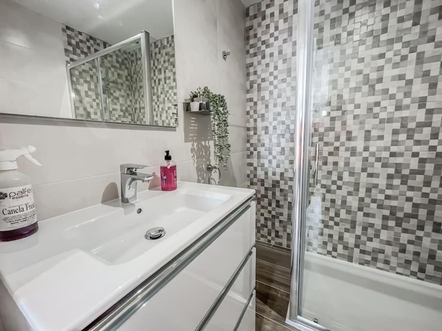 Modern 2 Bed Apartment With Pool In Frigiliana Buitenkant foto